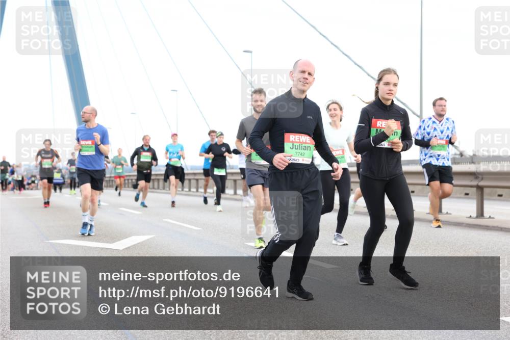 03.10.2025 - Köhlbrandbrückenlauf Lena Gebhardt http://msf.ph/oto/9196641 03.10.2025 15:28:05 Position 1 7742 meine-sportfotos.de