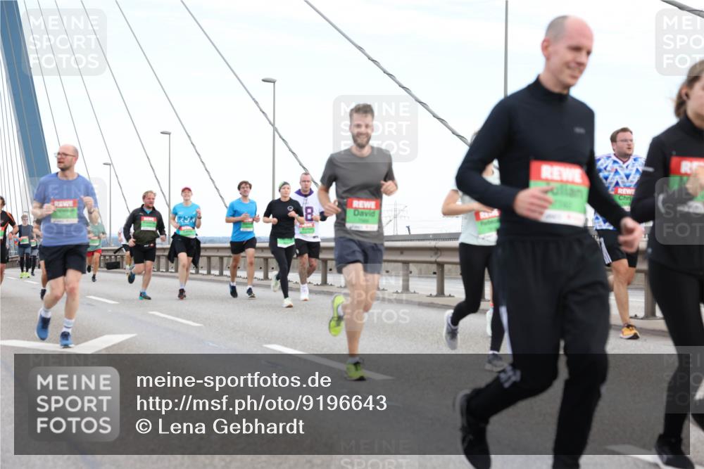 03.10.2025 - Köhlbrandbrückenlauf Lena Gebhardt http://msf.ph/oto/9196643 03.10.2025 15:28:05 Position 1  meine-sportfotos.de