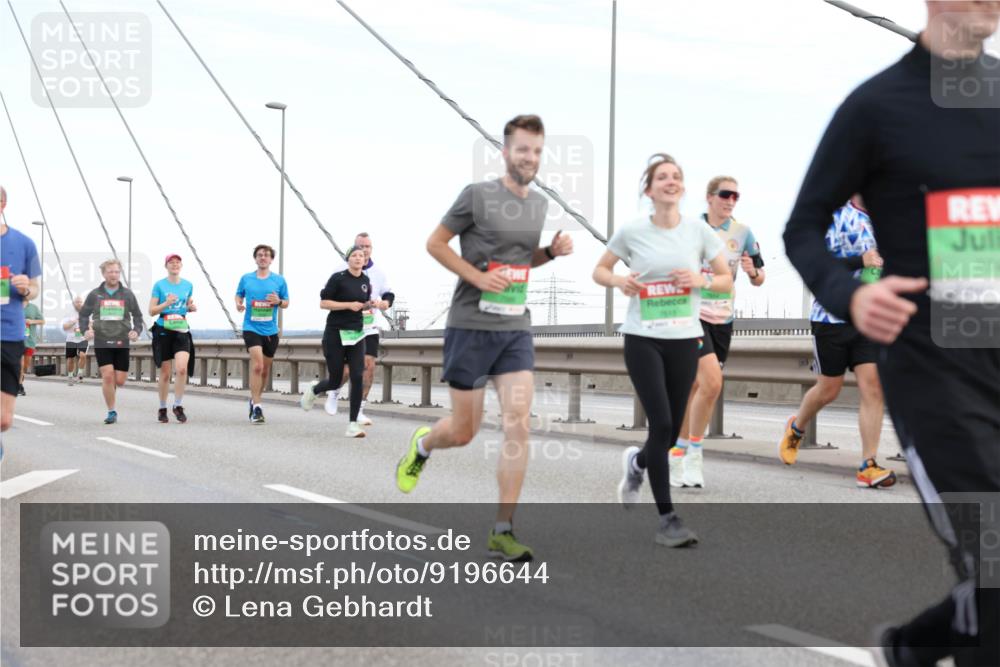 03.10.2025 - Köhlbrandbrückenlauf Lena Gebhardt http://msf.ph/oto/9196644 03.10.2025 15:28:06 Position 1 77 meine-sportfotos.de
