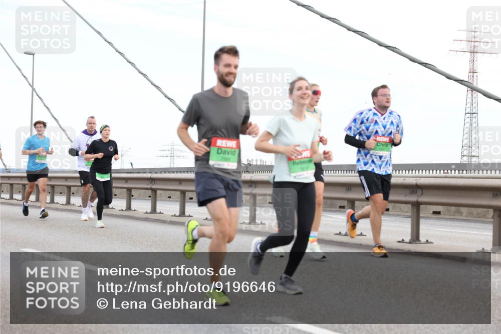 03.10.2025 - Köhlbrandbrückenlauf Lena Gebhardt http://msf.ph/oto/9196646 03.10.2025 15:28:06 Position 1  meine-sportfotos.de