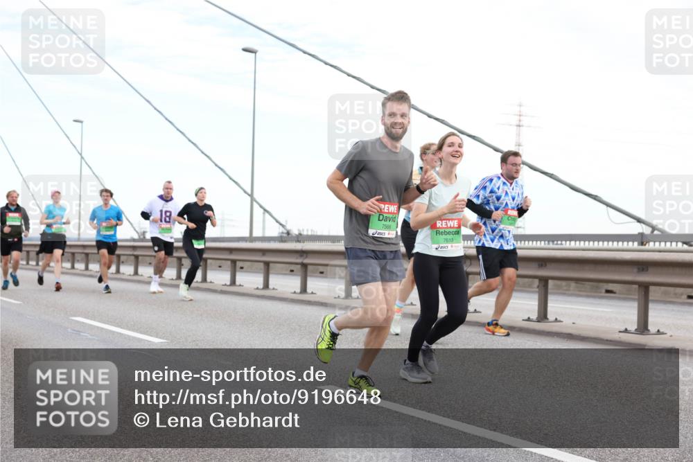 03.10.2025 - Köhlbrandbrückenlauf Lena Gebhardt http://msf.ph/oto/9196648 03.10.2025 15:28:07 Position 1 183, 7566, 7613 meine-sportfotos.de
