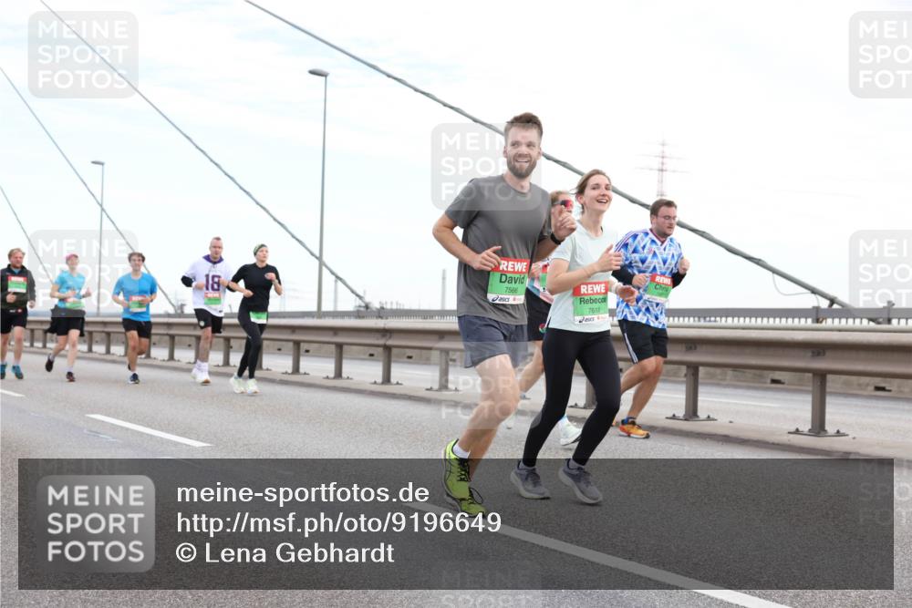 03.10.2025 - Köhlbrandbrückenlauf Lena Gebhardt http://msf.ph/oto/9196649 03.10.2025 15:28:07 Position 1 18, 7566, 7613 meine-sportfotos.de