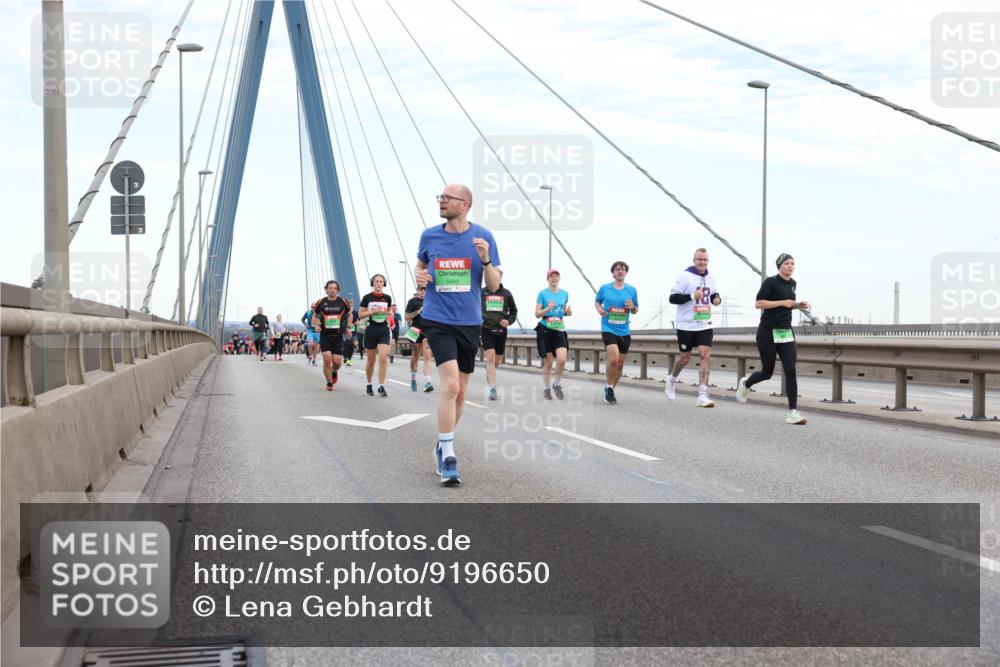 03.10.2025 - Köhlbrandbrückenlauf Lena Gebhardt http://msf.ph/oto/9196650 03.10.2025 15:28:07 Position 1 9493 meine-sportfotos.de