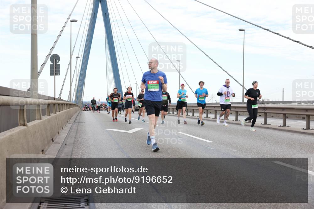03.10.2025 - Köhlbrandbrückenlauf Lena Gebhardt http://msf.ph/oto/9196652 03.10.2025 15:28:07 Position 1 180 meine-sportfotos.de