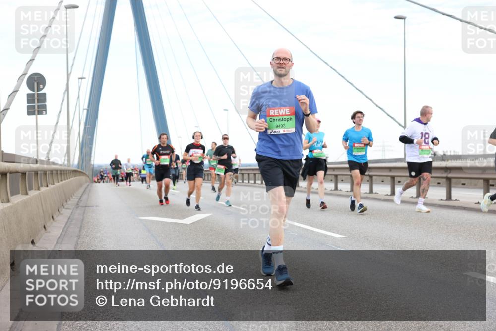 03.10.2025 - Köhlbrandbrückenlauf Lena Gebhardt http://msf.ph/oto/9196654 03.10.2025 15:28:08 Position 1 9493, 18 meine-sportfotos.de