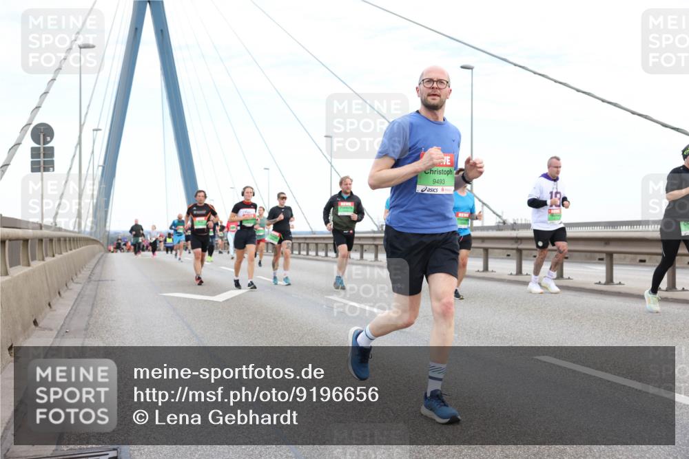 03.10.2025 - Köhlbrandbrückenlauf Lena Gebhardt http://msf.ph/oto/9196656 03.10.2025 15:28:08 Position 1 9493, 15 meine-sportfotos.de