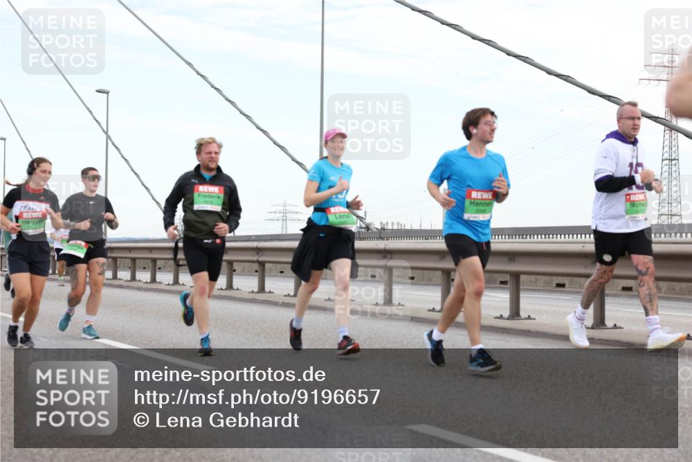 03.10.2025 - Köhlbrandbrückenlauf Lena Gebhardt http://msf.ph/oto/9196657 03.10.2025 15:28:09 Position 1  meine-sportfotos.de