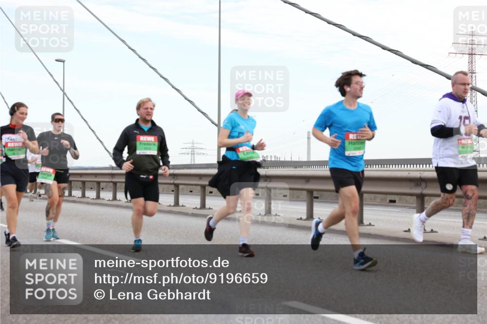 03.10.2025 - Köhlbrandbrückenlauf Lena Gebhardt http://msf.ph/oto/9196659 03.10.2025 15:28:09 Position 1  meine-sportfotos.de