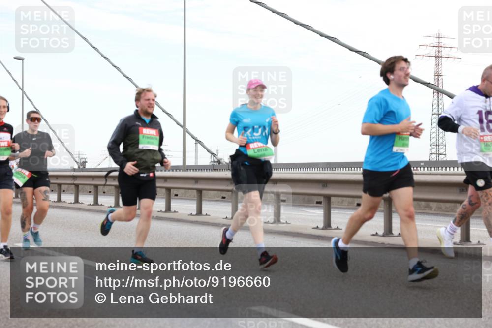 03.10.2025 - Köhlbrandbrückenlauf Lena Gebhardt http://msf.ph/oto/9196660 03.10.2025 15:28:10 Position 1  meine-sportfotos.de