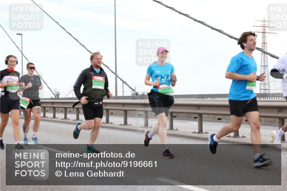 03.10.2025 - Köhlbrandbrückenlauf Lena Gebhardt http://msf.ph/oto/9196661 03.10.2025 15:28:10 Position 1  meine-sportfotos.de