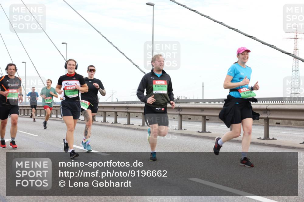 03.10.2025 - Köhlbrandbrückenlauf Lena Gebhardt http://msf.ph/oto/9196662 03.10.2025 15:28:10 Position 1  meine-sportfotos.de