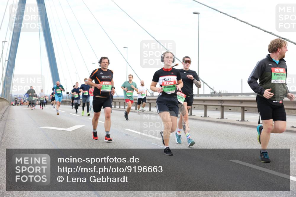 03.10.2025 - Köhlbrandbrückenlauf Lena Gebhardt http://msf.ph/oto/9196663 03.10.2025 15:28:11 Position 1 7435, 7612, 8939 meine-sportfotos.de