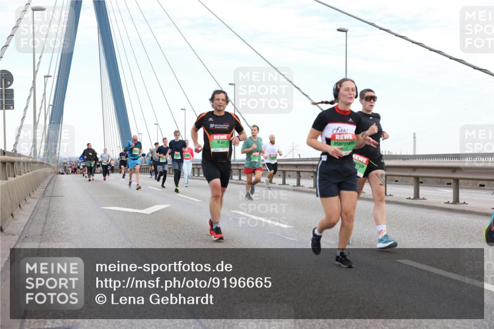 03.10.2025 - Köhlbrandbrückenlauf Lena Gebhardt http://msf.ph/oto/9196665 03.10.2025 15:28:11 Position 1  meine-sportfotos.de