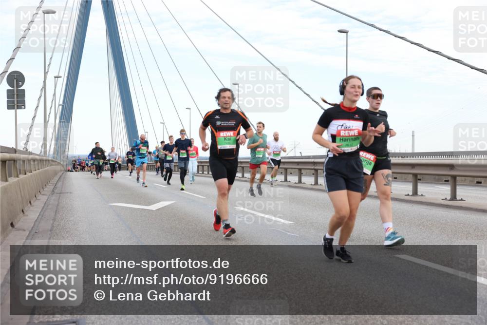 03.10.2025 - Köhlbrandbrückenlauf Lena Gebhardt http://msf.ph/oto/9196666 03.10.2025 15:28:11 Position 1 7612 meine-sportfotos.de