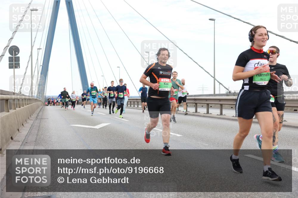 03.10.2025 - Köhlbrandbrückenlauf Lena Gebhardt http://msf.ph/oto/9196668 03.10.2025 15:28:12 Position 1 7435, 7612 meine-sportfotos.de