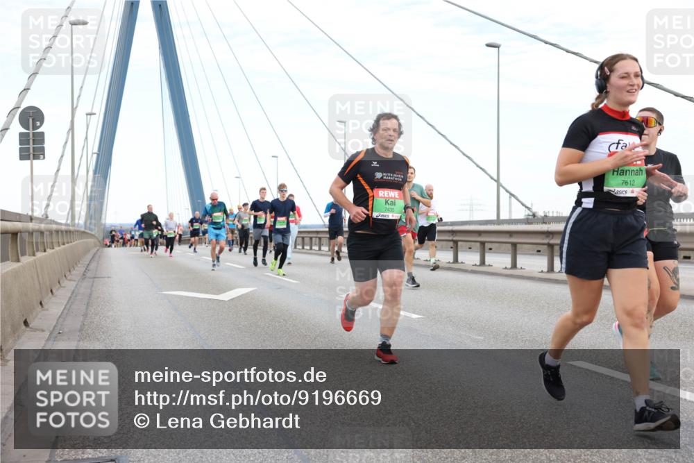 03.10.2025 - Köhlbrandbrückenlauf Lena Gebhardt http://msf.ph/oto/9196669 03.10.2025 15:28:12 Position 1 7435, 7612 meine-sportfotos.de