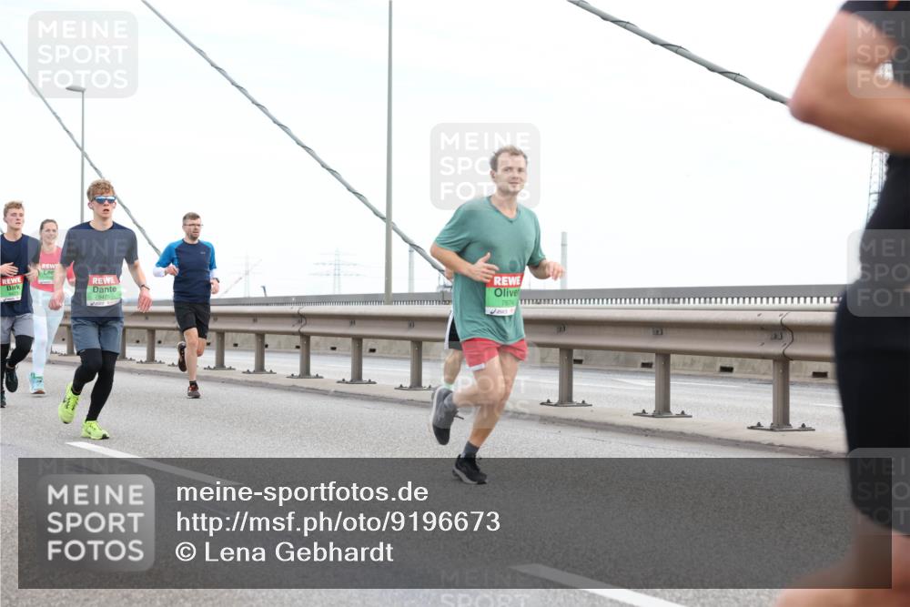 03.10.2025 - Köhlbrandbrückenlauf Lena Gebhardt http://msf.ph/oto/9196673 03.10.2025 15:28:13 Position 1  meine-sportfotos.de
