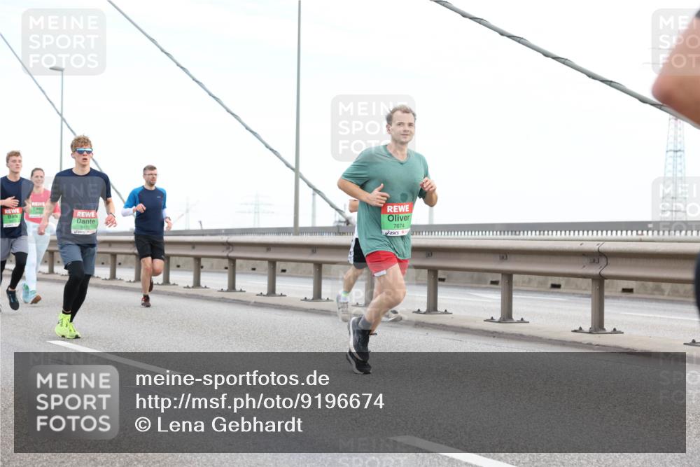 03.10.2025 - Köhlbrandbrückenlauf Lena Gebhardt http://msf.ph/oto/9196674 03.10.2025 15:28:13 Position 1 9475, 7674 meine-sportfotos.de
