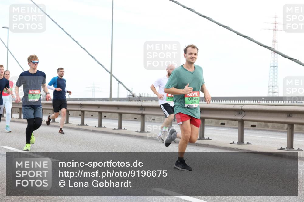 03.10.2025 - Köhlbrandbrückenlauf Lena Gebhardt http://msf.ph/oto/9196675 03.10.2025 15:28:14 Position 1 9475, 9213, 7674 meine-sportfotos.de