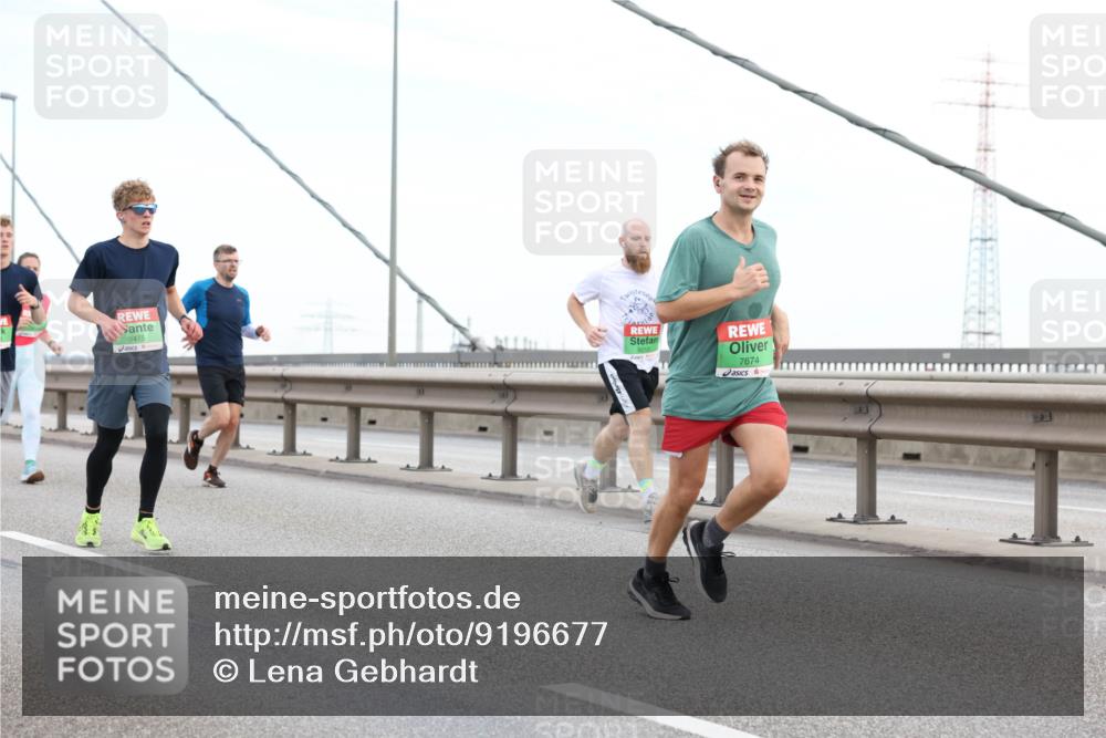 03.10.2025 - Köhlbrandbrückenlauf Lena Gebhardt http://msf.ph/oto/9196677 03.10.2025 15:28:14 Position 1 9475, 7674 meine-sportfotos.de
