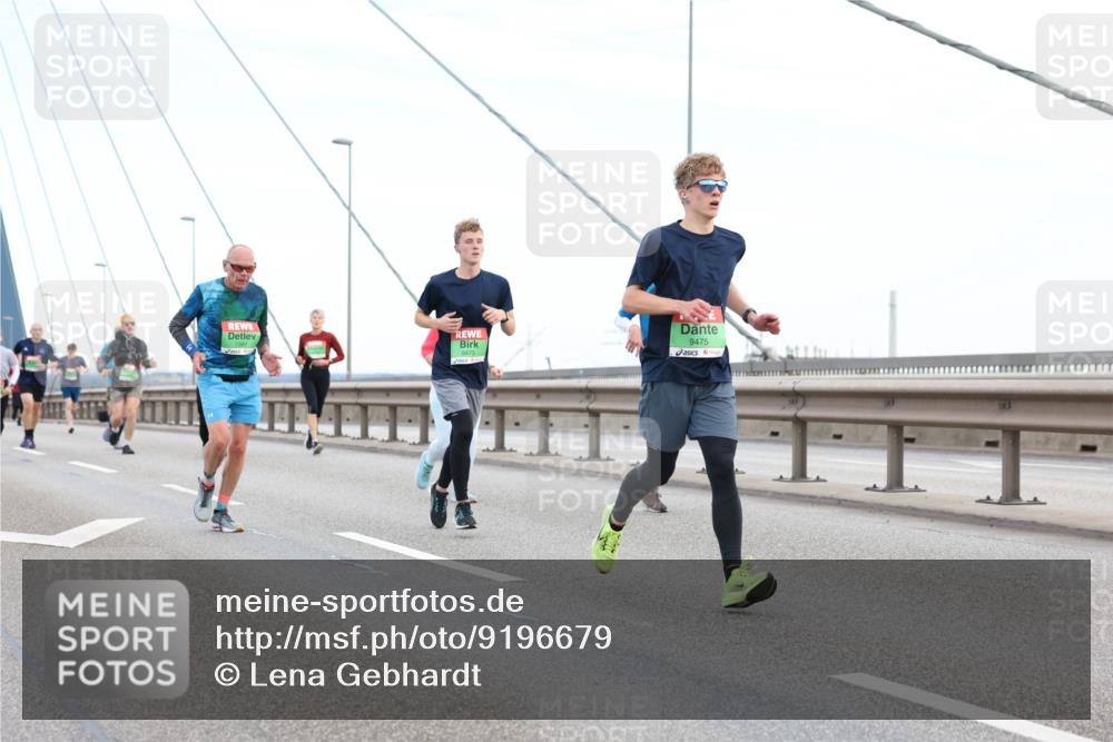 03.10.2025 - Köhlbrandbrückenlauf Lena Gebhardt http://msf.ph/oto/9196679 03.10.2025 15:28:14 Position 1 7397, 9473, 9475 meine-sportfotos.de