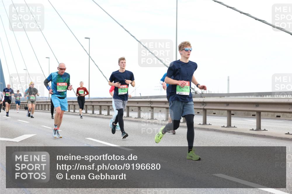 03.10.2025 - Köhlbrandbrückenlauf Lena Gebhardt http://msf.ph/oto/9196680 03.10.2025 15:28:15 Position 1 9473, 9475 meine-sportfotos.de