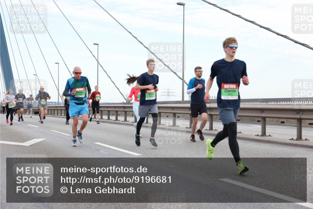 03.10.2025 - Köhlbrandbrückenlauf Lena Gebhardt http://msf.ph/oto/9196681 03.10.2025 15:28:15 Position 1 9475 meine-sportfotos.de