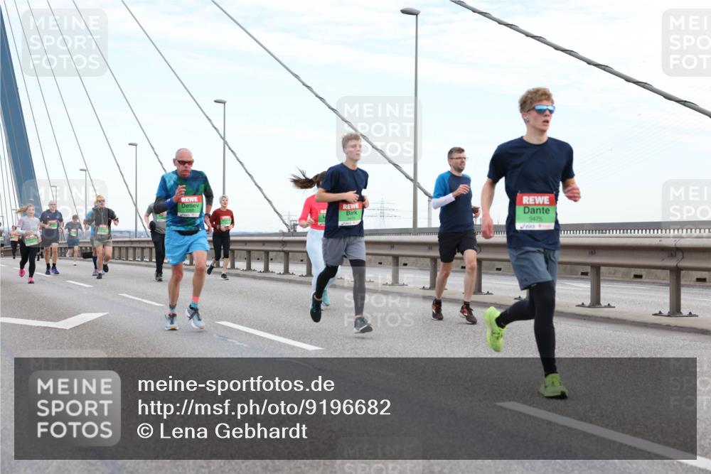 03.10.2025 - Köhlbrandbrückenlauf Lena Gebhardt http://msf.ph/oto/9196682 03.10.2025 15:28:15 Position 1 9475 meine-sportfotos.de