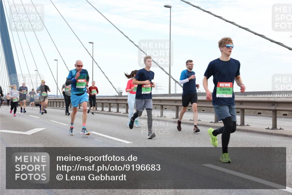 03.10.2025 - Köhlbrandbrückenlauf Lena Gebhardt http://msf.ph/oto/9196683 03.10.2025 15:28:15 Position 1 9475 meine-sportfotos.de