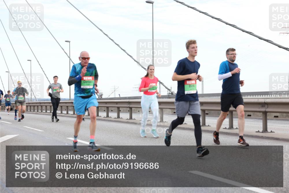 03.10.2025 - Köhlbrandbrückenlauf Lena Gebhardt http://msf.ph/oto/9196686 03.10.2025 15:28:16 Position 1  meine-sportfotos.de