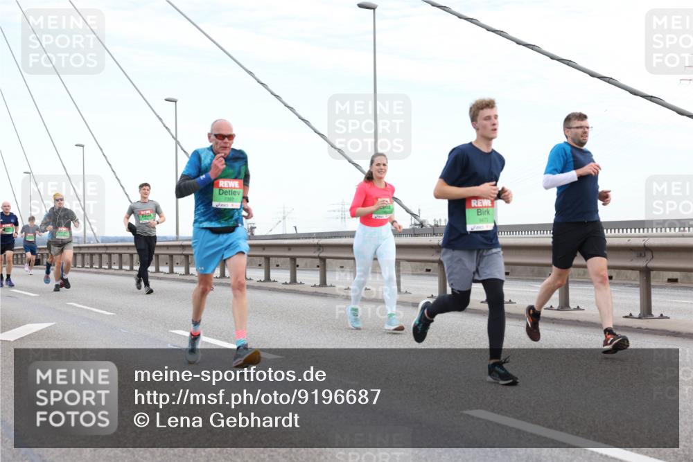 03.10.2025 - Köhlbrandbrückenlauf Lena Gebhardt http://msf.ph/oto/9196687 03.10.2025 15:28:16 Position 1 7397 meine-sportfotos.de