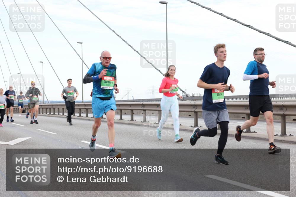 03.10.2025 - Köhlbrandbrückenlauf Lena Gebhardt http://msf.ph/oto/9196688 03.10.2025 15:28:16 Position 1 7397, 9473 meine-sportfotos.de