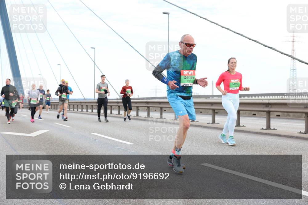 03.10.2025 - Köhlbrandbrückenlauf Lena Gebhardt http://msf.ph/oto/9196692 03.10.2025 15:28:17 Position 1 7397 meine-sportfotos.de