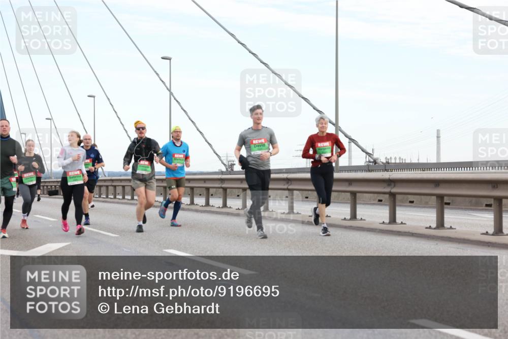 03.10.2025 - Köhlbrandbrückenlauf Lena Gebhardt http://msf.ph/oto/9196695 03.10.2025 15:28:18 Position 1  meine-sportfotos.de