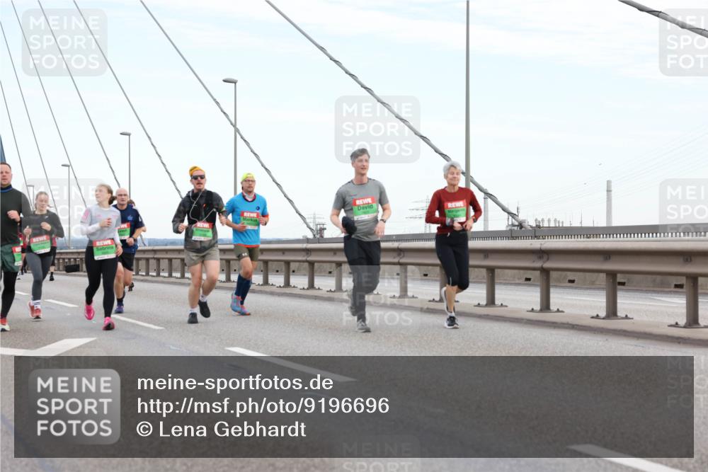 03.10.2025 - Köhlbrandbrückenlauf Lena Gebhardt http://msf.ph/oto/9196696 03.10.2025 15:28:18 Position 1  meine-sportfotos.de