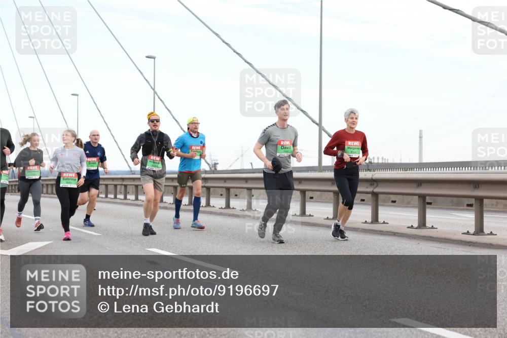 03.10.2025 - Köhlbrandbrückenlauf Lena Gebhardt http://msf.ph/oto/9196697 03.10.2025 15:28:18 Position 1 8144 meine-sportfotos.de