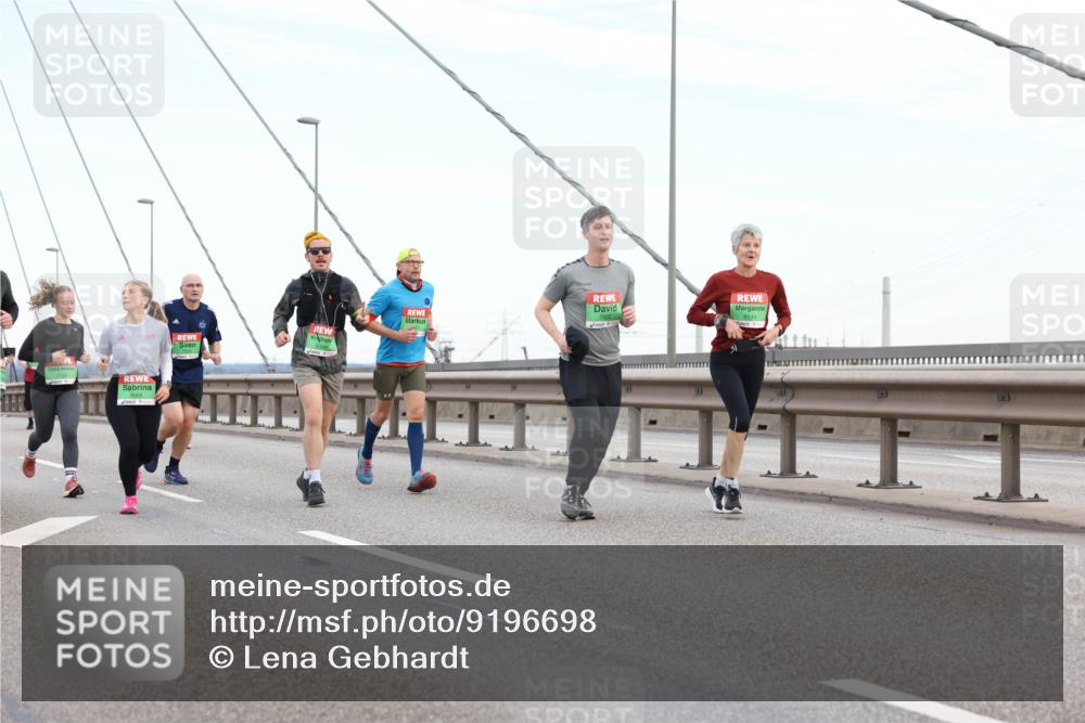 03.10.2025 - Köhlbrandbrückenlauf Lena Gebhardt http://msf.ph/oto/9196698 03.10.2025 15:28:18 Position 1 8144 meine-sportfotos.de