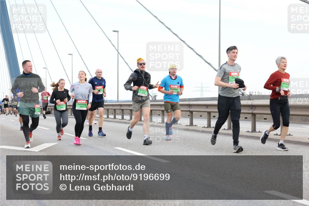03.10.2025 - Köhlbrandbrückenlauf Lena Gebhardt http://msf.ph/oto/9196699 03.10.2025 15:28:19 Position 1 9169 meine-sportfotos.de