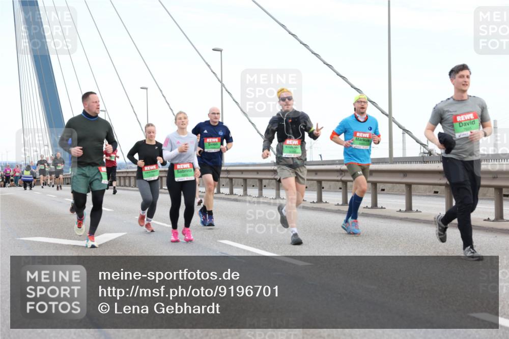 03.10.2025 - Köhlbrandbrückenlauf Lena Gebhardt http://msf.ph/oto/9196701 03.10.2025 15:28:19 Position 1  meine-sportfotos.de