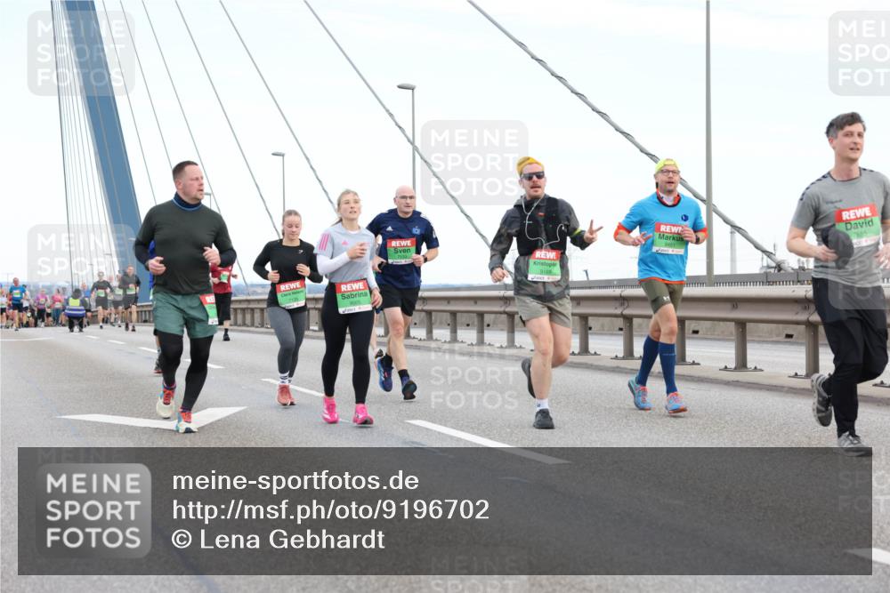 03.10.2025 - Köhlbrandbrückenlauf Lena Gebhardt http://msf.ph/oto/9196702 03.10.2025 15:28:19 Position 1 9451, 7655, 9169 meine-sportfotos.de