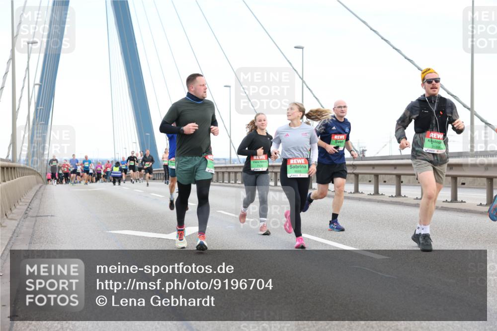 03.10.2025 - Köhlbrandbrückenlauf Lena Gebhardt http://msf.ph/oto/9196704 03.10.2025 15:28:20 Position 1 9065, 9169 meine-sportfotos.de