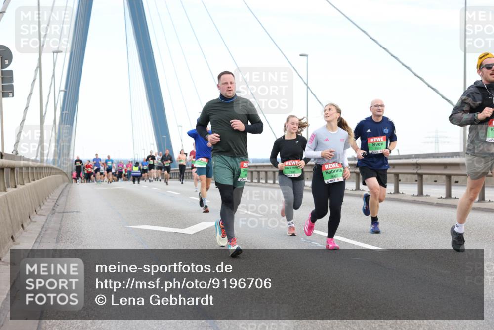 03.10.2025 - Köhlbrandbrückenlauf Lena Gebhardt http://msf.ph/oto/9196706 03.10.2025 15:28:20 Position 1 7135, 9065, 7533, 1 meine-sportfotos.de