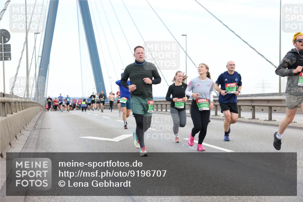 03.10.2025 - Köhlbrandbrückenlauf Lena Gebhardt http://msf.ph/oto/9196707 03.10.2025 15:28:21 Position 1 9065, 7533 meine-sportfotos.de