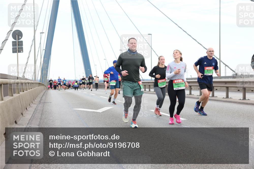 03.10.2025 - Köhlbrandbrückenlauf Lena Gebhardt http://msf.ph/oto/9196708 03.10.2025 15:28:21 Position 1 9065, 7533 meine-sportfotos.de