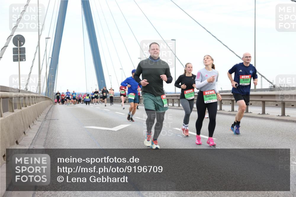 03.10.2025 - Köhlbrandbrückenlauf Lena Gebhardt http://msf.ph/oto/9196709 03.10.2025 15:28:21 Position 1 7135, 9065, 7533 meine-sportfotos.de