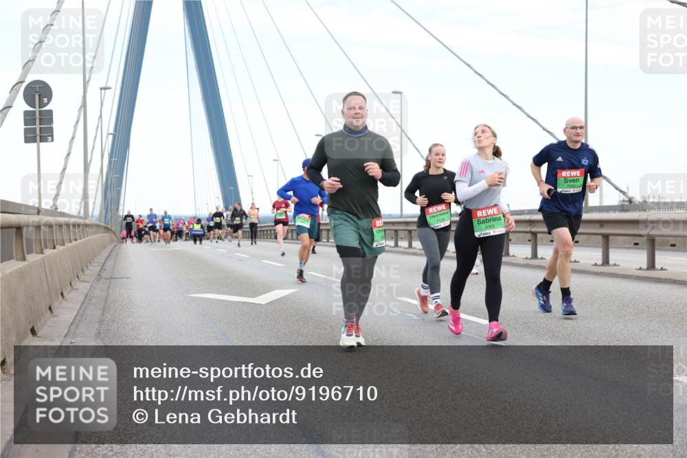 03.10.2025 - Köhlbrandbrückenlauf Lena Gebhardt http://msf.ph/oto/9196710 03.10.2025 15:28:21 Position 1 7135, 9065, 7533 meine-sportfotos.de