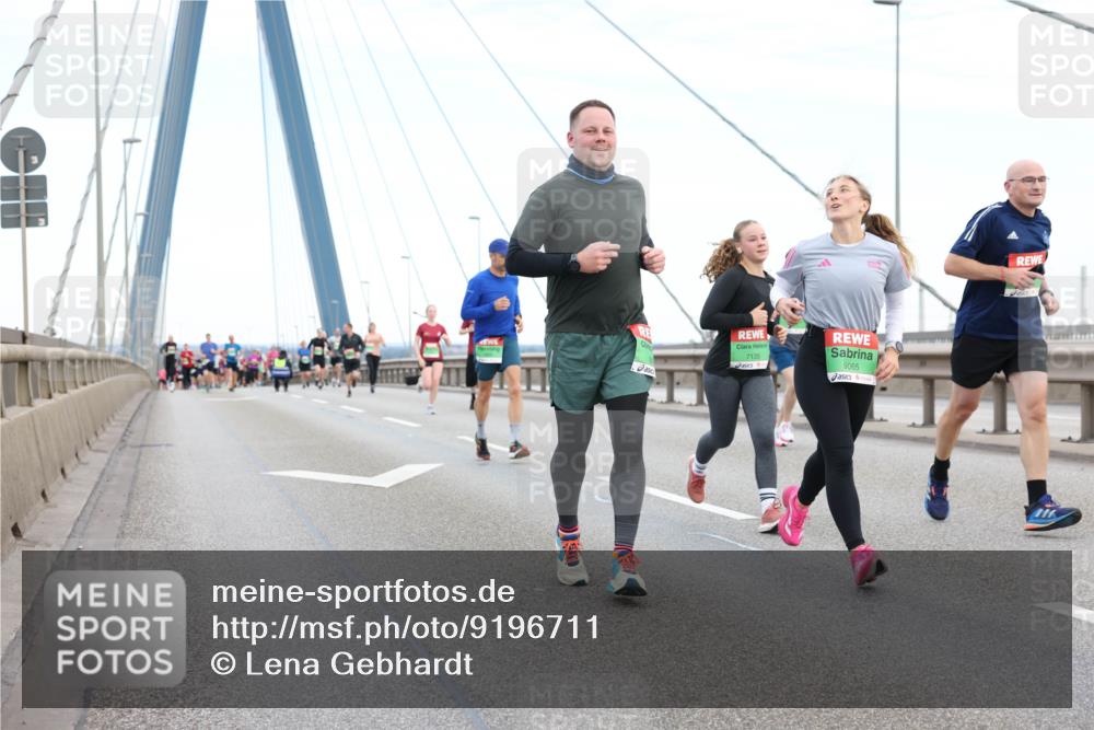03.10.2025 - Köhlbrandbrückenlauf Lena Gebhardt http://msf.ph/oto/9196711 03.10.2025 15:28:21 Position 1 7135, 9065 meine-sportfotos.de