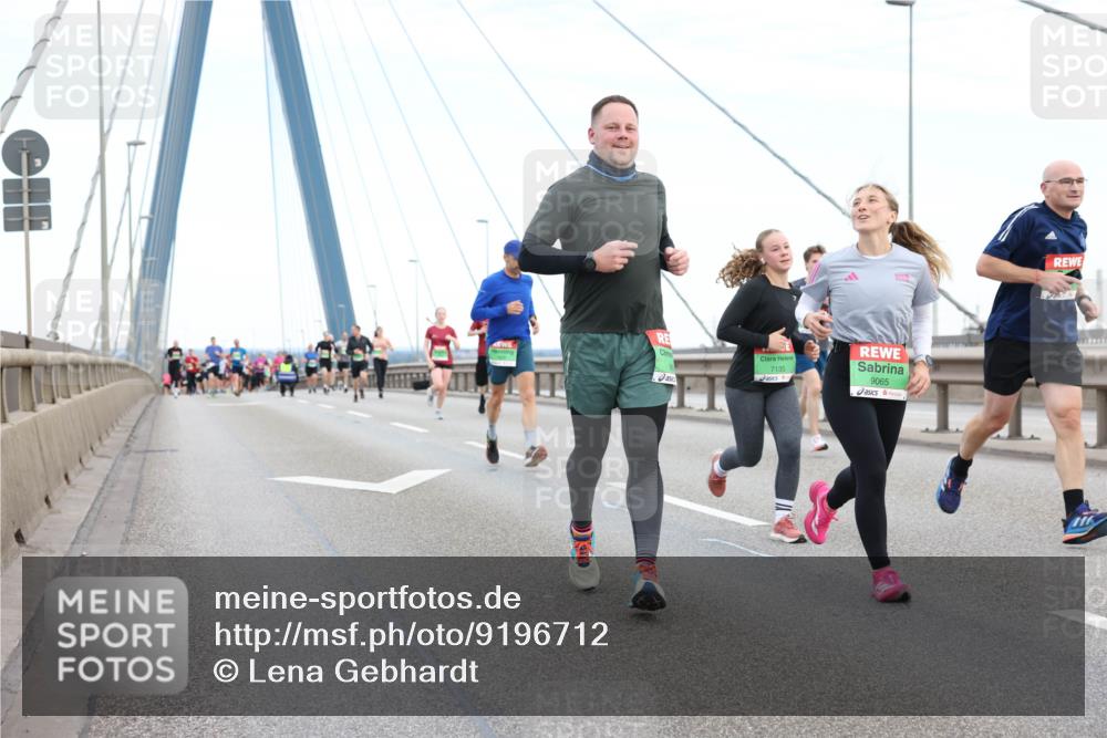 03.10.2025 - Köhlbrandbrückenlauf Lena Gebhardt http://msf.ph/oto/9196712 03.10.2025 15:28:22 Position 1 7135, 9065 meine-sportfotos.de
