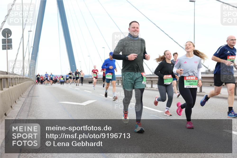 03.10.2025 - Köhlbrandbrückenlauf Lena Gebhardt http://msf.ph/oto/9196713 03.10.2025 15:28:22 Position 1 7135, 9065 meine-sportfotos.de
