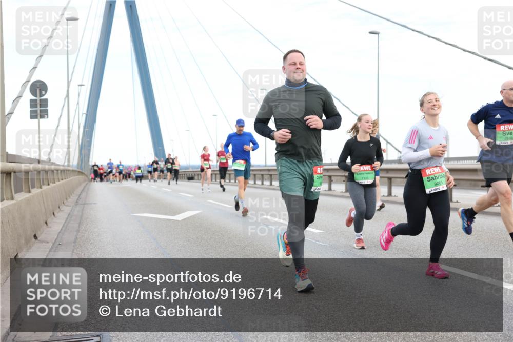 03.10.2025 - Köhlbrandbrückenlauf Lena Gebhardt http://msf.ph/oto/9196714 03.10.2025 15:28:22 Position 1 7135, 9065, 7533 meine-sportfotos.de